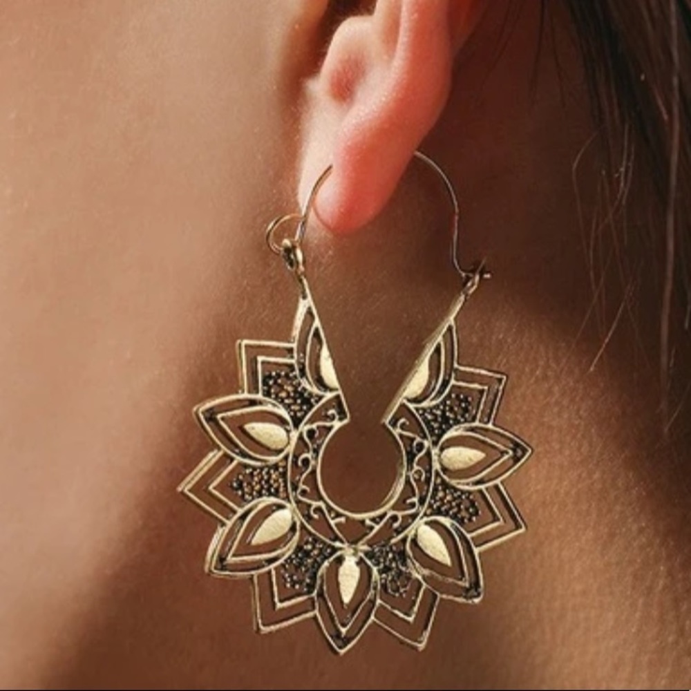 Gold Geometric Hollow Flower Drop Earrings